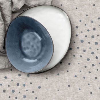 Viaszosvászon terítő kis kék virágok 100 x 140 cm