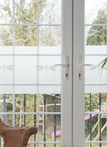 Statikus üvegfólia – szitakötős mintával, 45 × 150 cm